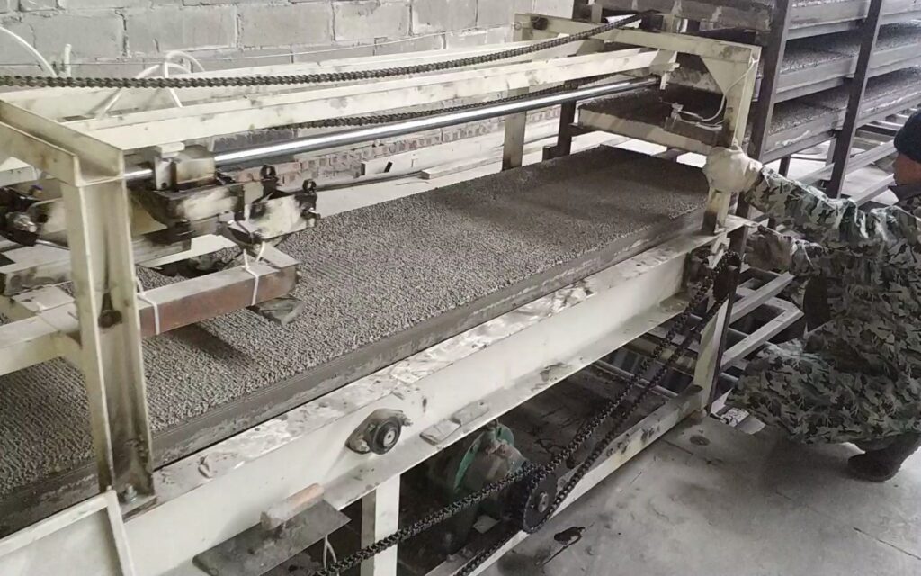 CQ免拆復(fù)合保溫模板朝欽節(jié)能廠家生產(chǎn)車間現(xiàn)場(chǎng)-20230911032300